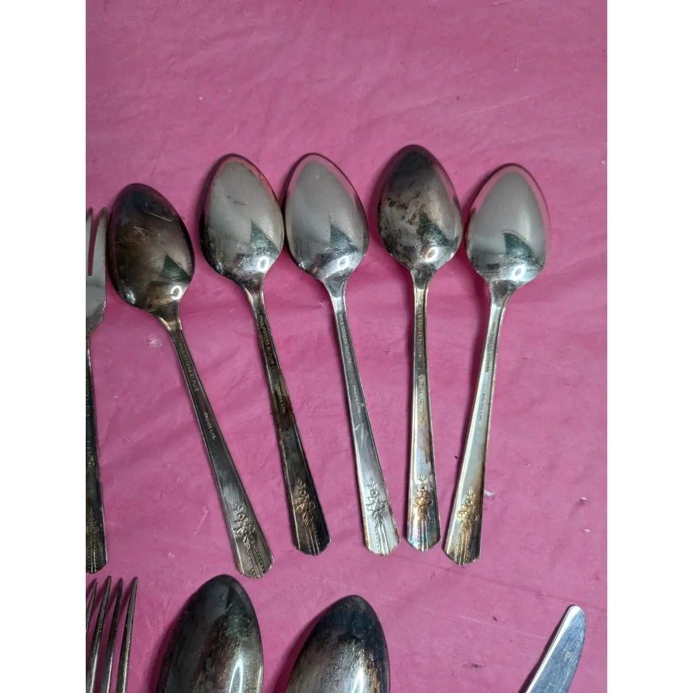 20 Lot WM A Rogers A1 Plus Onieda ltd tudor Silver plated flatware spoons forks‎